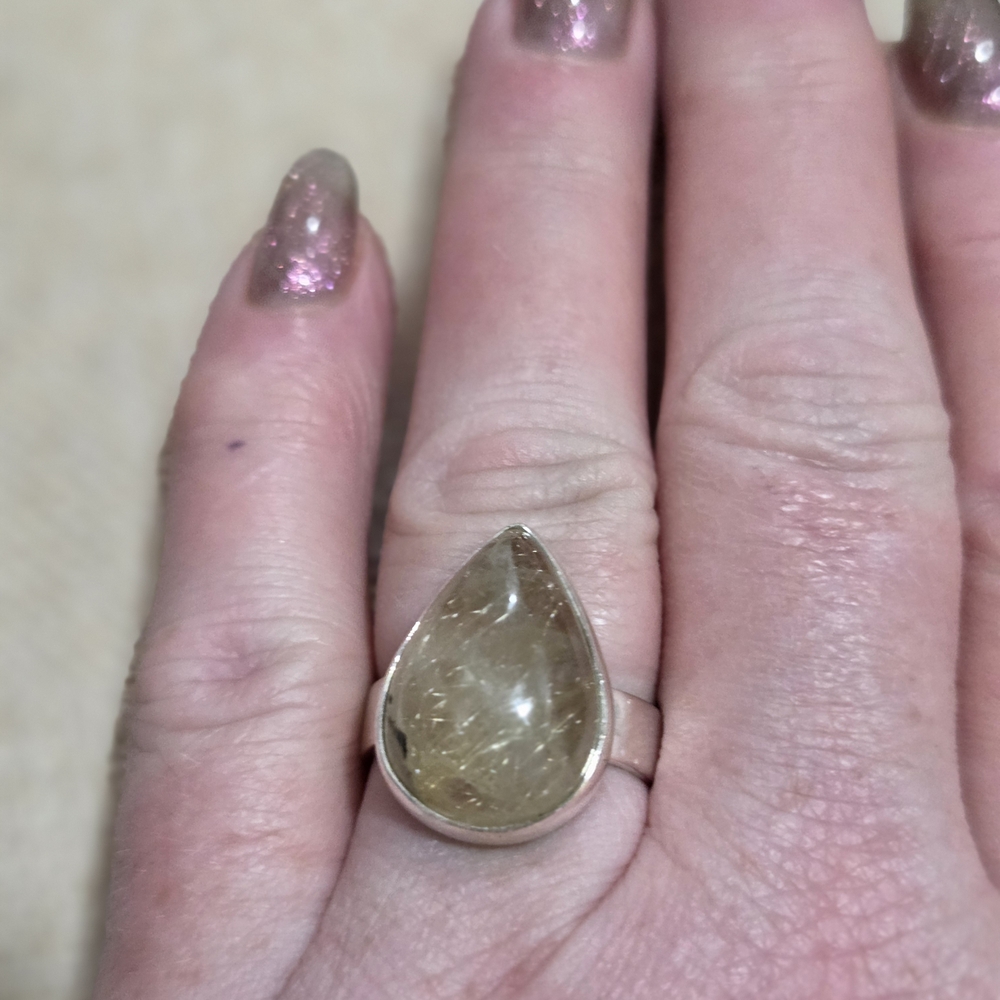 Elegant Silver Ring With Translucent Included Qua… - image 5